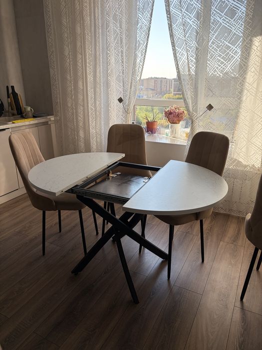 Стол и 5 стульев