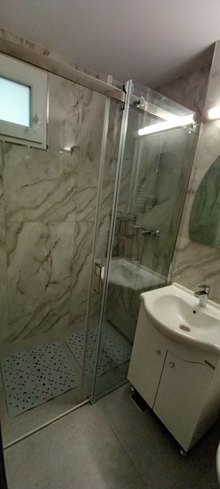 Închiriez   apartament cu 2 camere, renovat recent  ,mobilat  și utilat  cu electrocasnice.