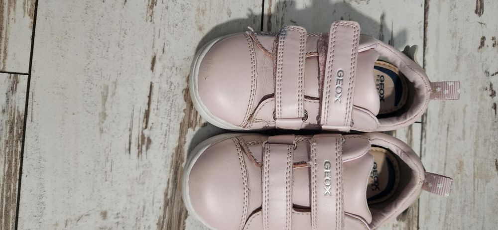 Обувки и сандали за момиче 25 номер