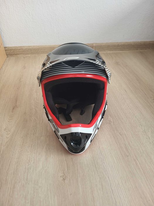 Продавам каска за колело