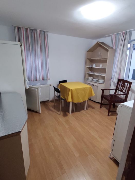 Inchiriez apartament