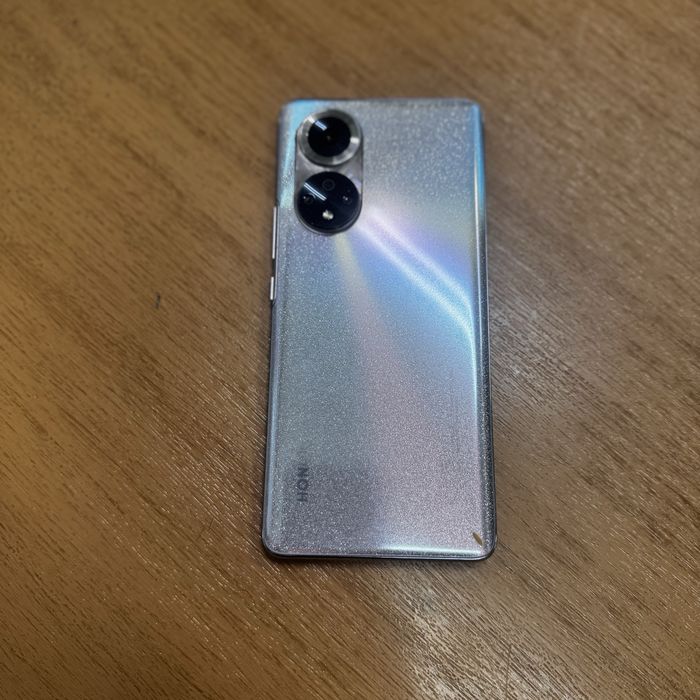 Продавам HONOR 50