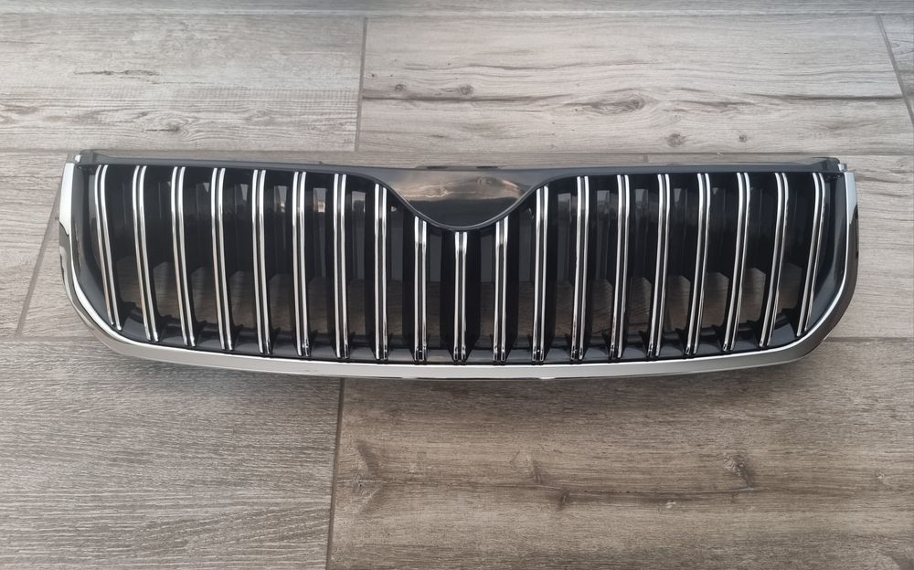 Grila cromata bara fata/ radiator / capota Skoda Superb 2 2008-2013