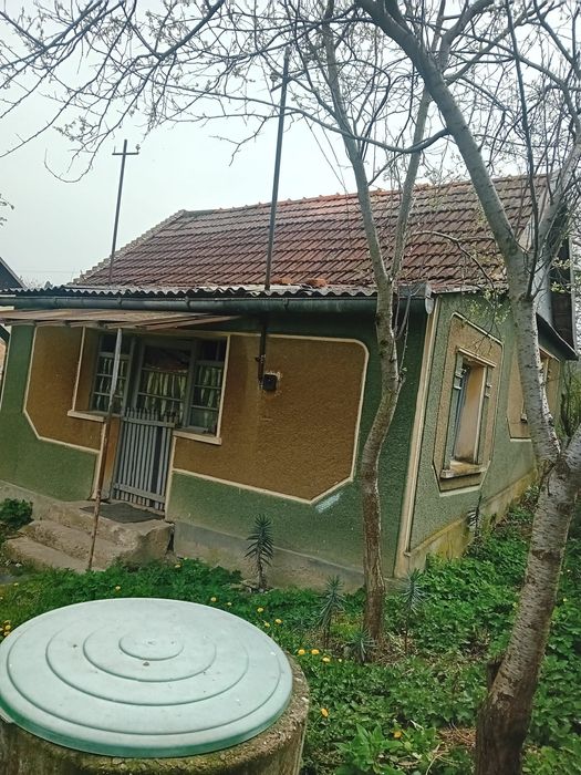 Casa Bătrânească 2 camere bucatarie + 20 arii gradina