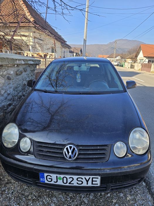 Wolkswagen polo 1.2 benzina an 2003 , 200000 km. 850 €.
