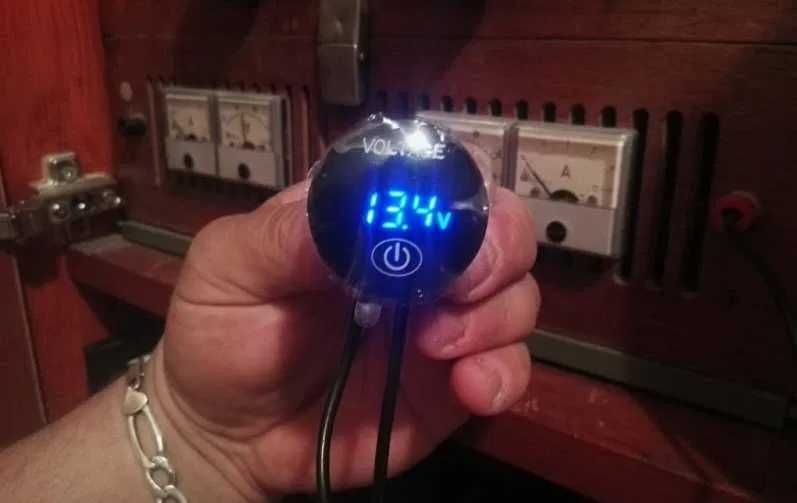 Дигитален волтметър водоустойчив НОВ, 4 модела