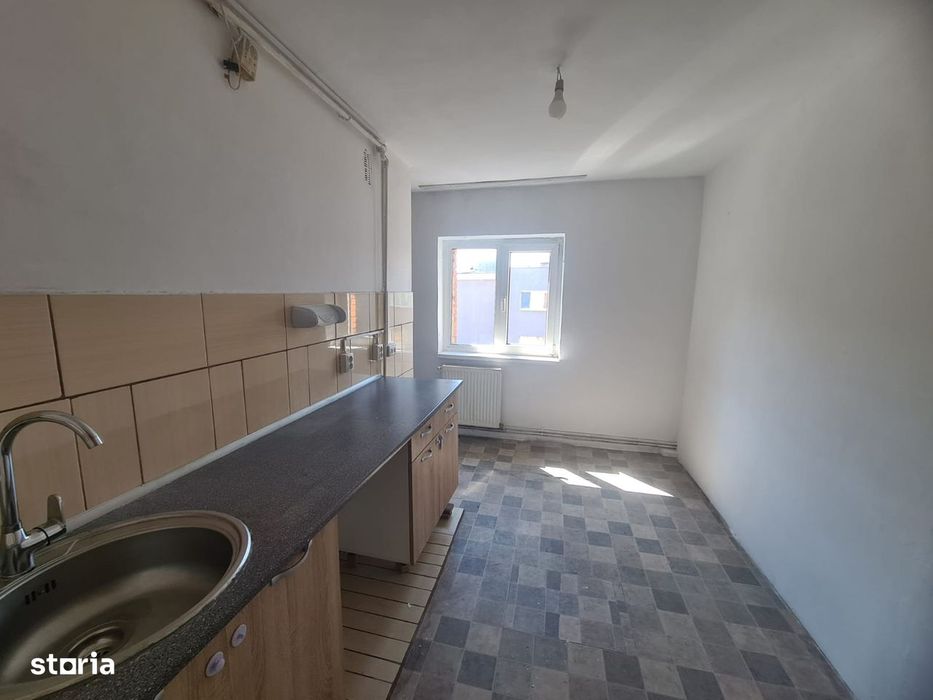 Cartierul Scriitorilor-strada Zizinului,2 balcoane,decomandat.