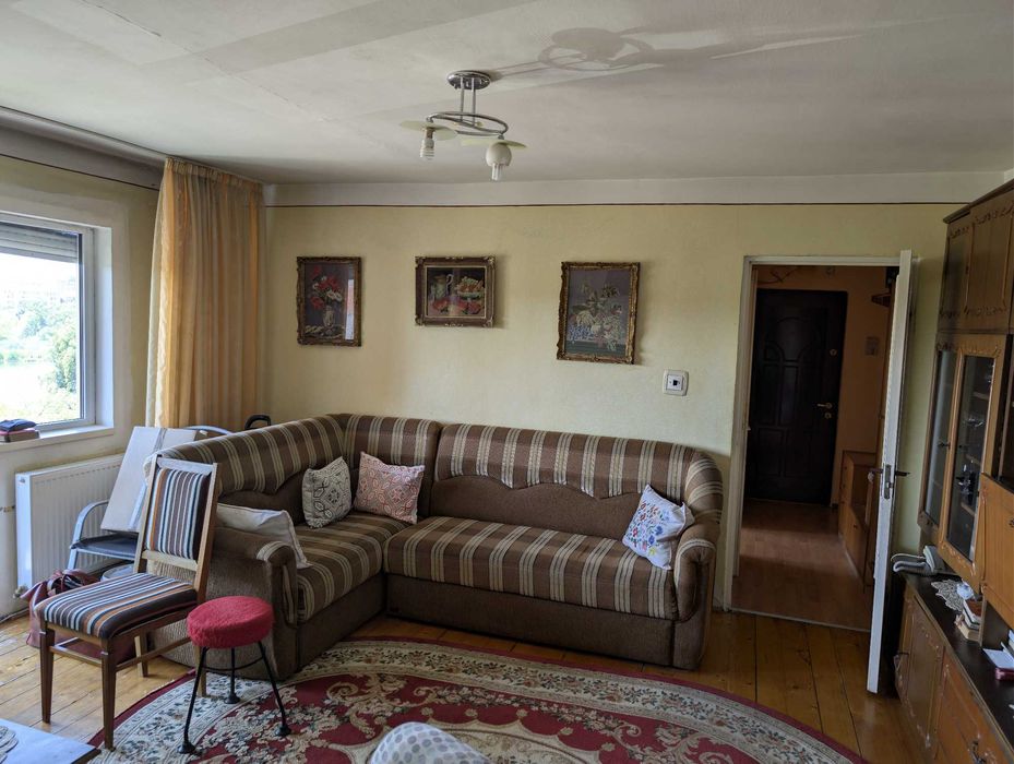 Vând ap. 2 camere strada Sovata