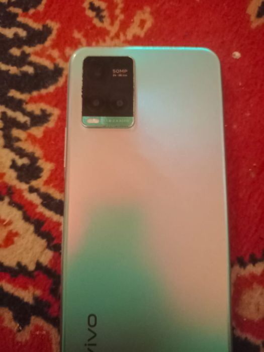 Продам телефон виво у33с