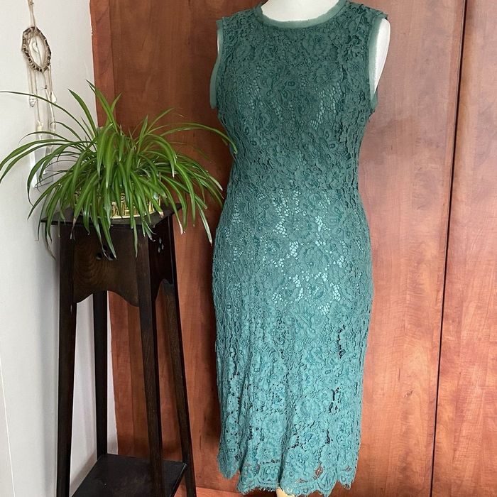 Елегантна рокля Benetton