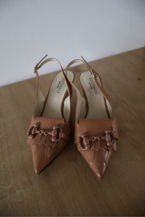 Pantofi din piele