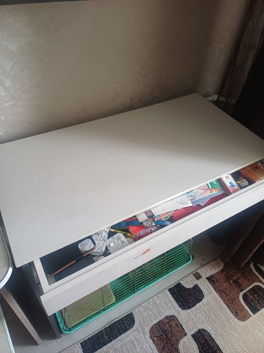 Стол писменный...