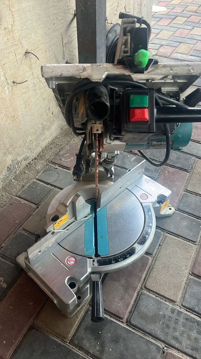 Торцовочная пила Makita