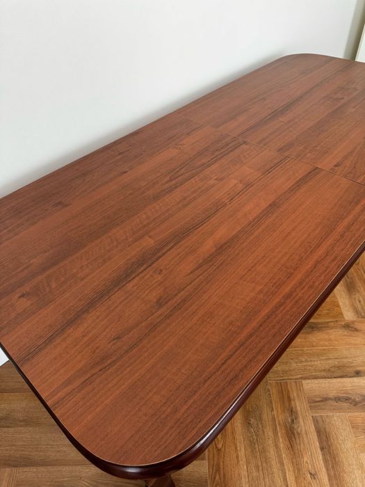 Продам стол для гостинной