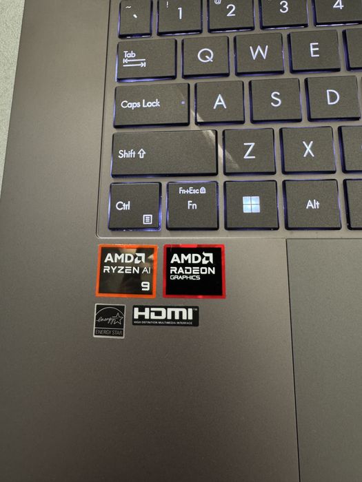 Asus zenbook S generatie noua AI integrat