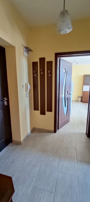 Отдава апартамент под наем в централна част на Казанлък