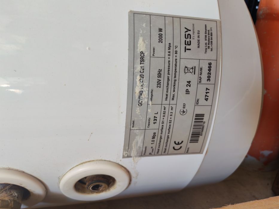Boiler folosit 2 ani perfect pentru funcționare 150L