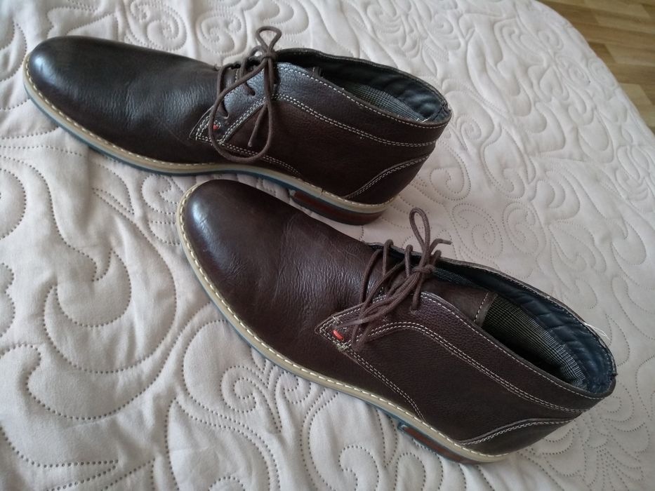 Pantofi din piele noi