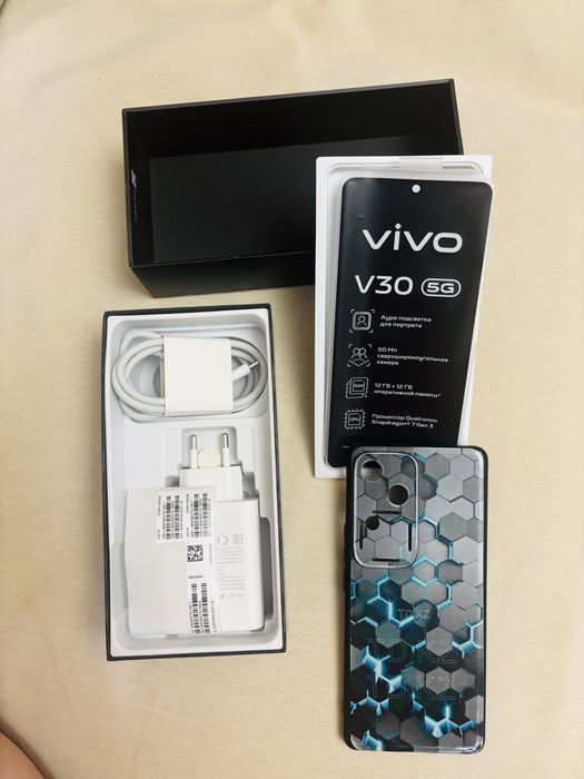 Продам смартфон Vivo V30