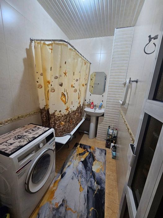 Квартира на Дружба Народов -Камолон ош 3/7/9 общ пл 72м