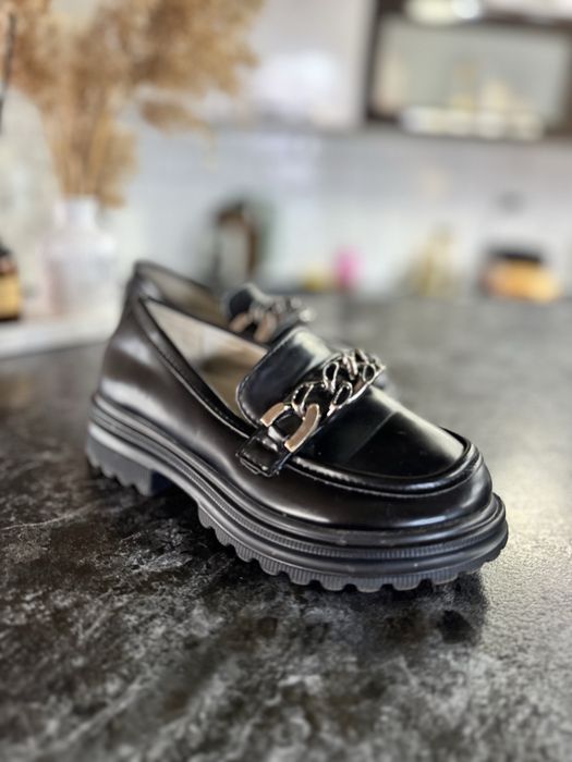 Продам лоферы на девочку