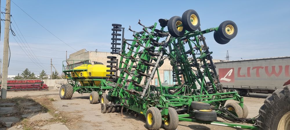 Продам посевные Комплексы ДжонДир 1835