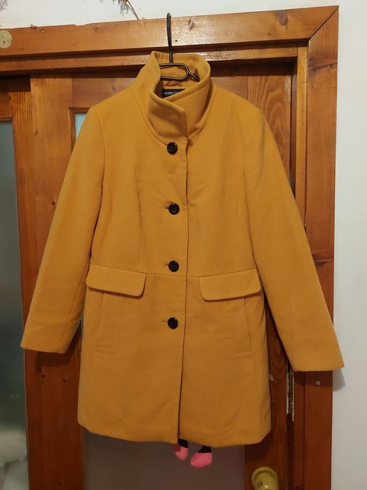 Palton damă marimea 42 culoare deosebită