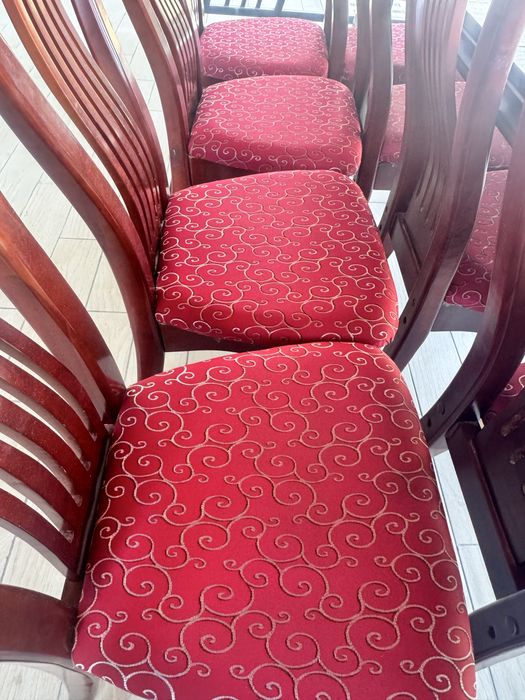 Стол со стульями