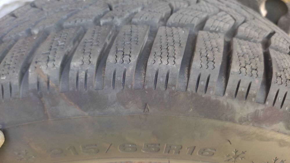 Roți de  iarnă  Nissan 215/65/R16 DUNLOP