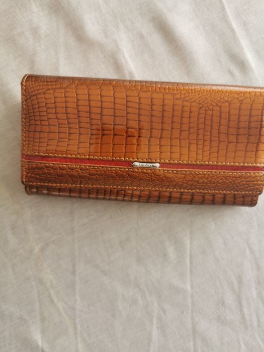 Кожено дамско портомоне