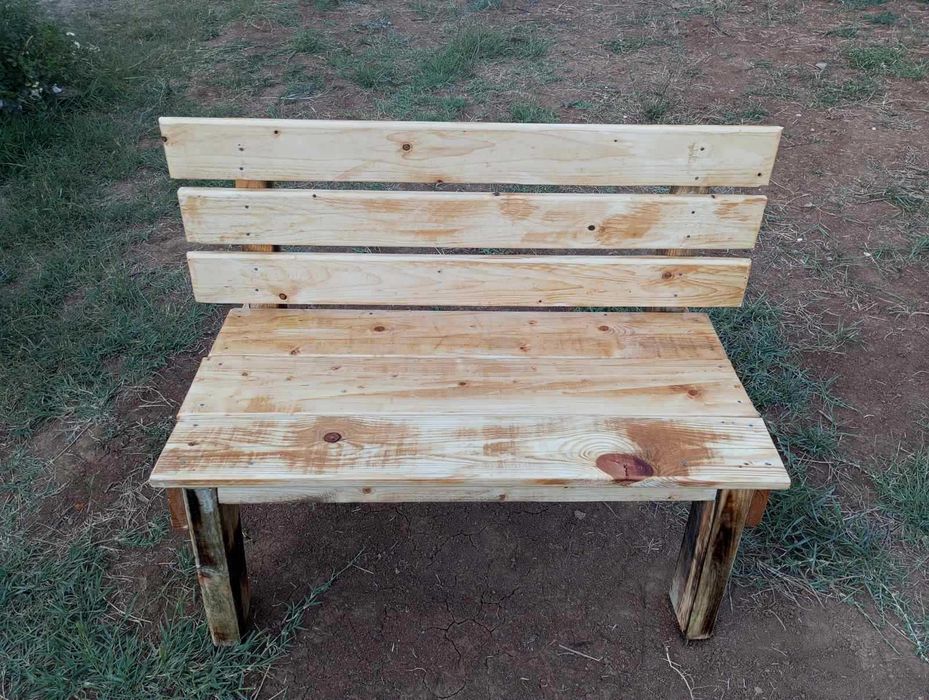 Дървена пейка за двор и градина
