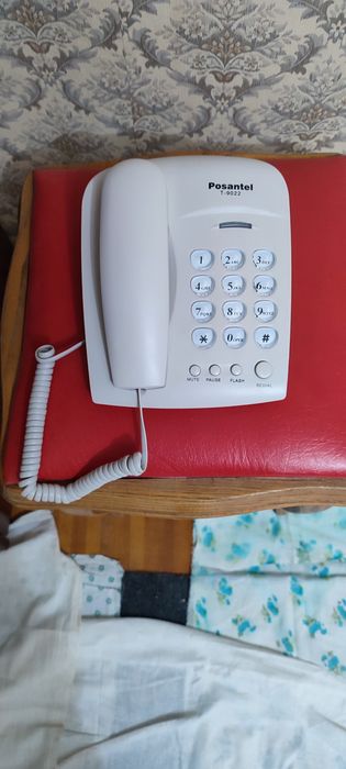 Продам кнопочный телефонный аппарат проводной.
