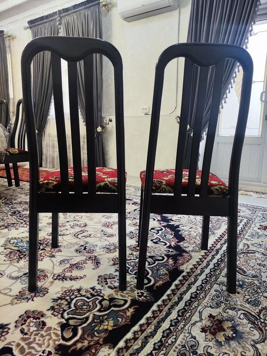 Стул сделанный из ореха