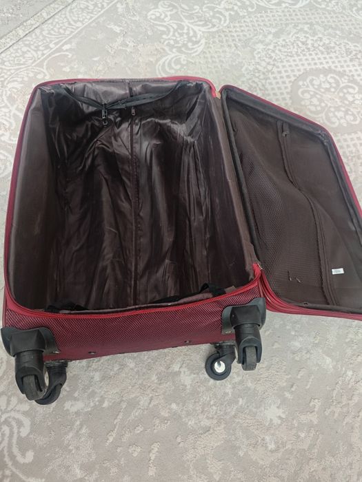 Продам чемодан на 75 л.