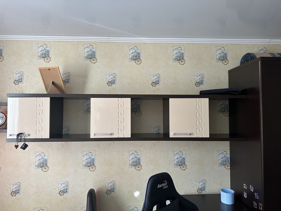 Стол и Полки