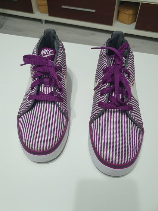 Nike masura 37 (23,5cm)