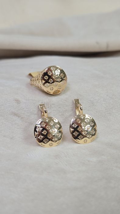 Комплект из красного золота