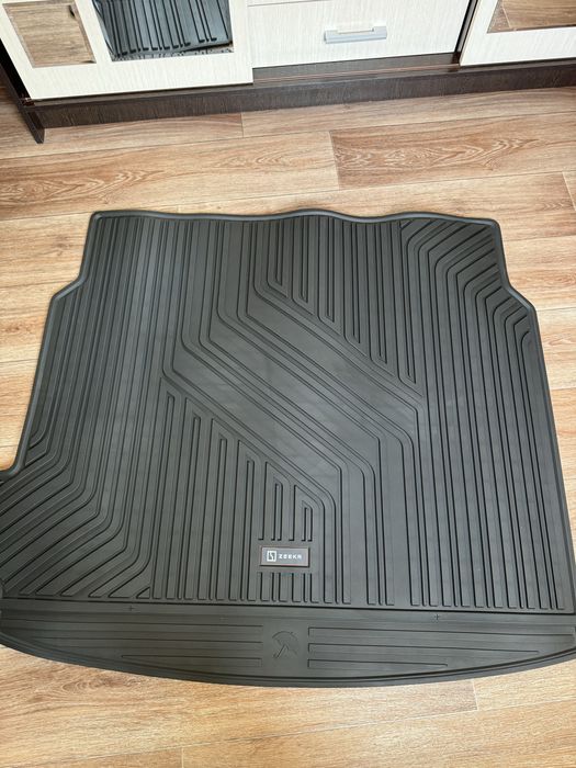 Полик для багажника на Zeekr 001