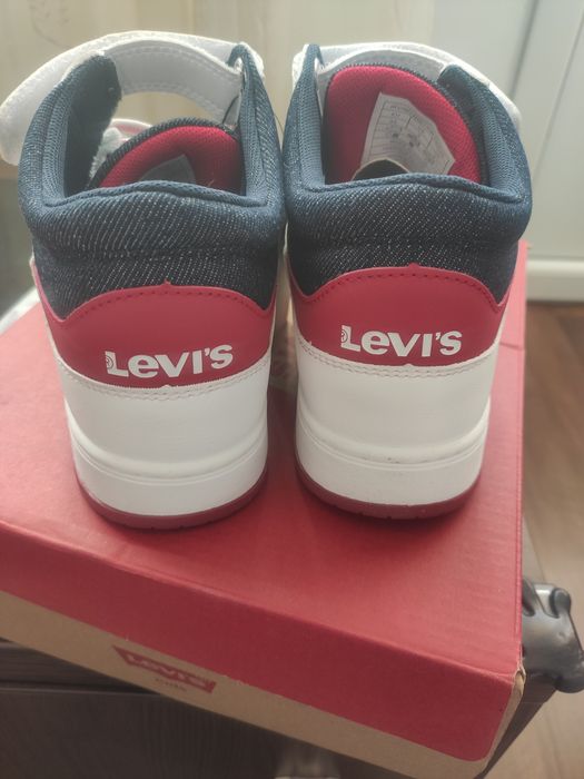 Vând ghete Levis Kids mărimea 35