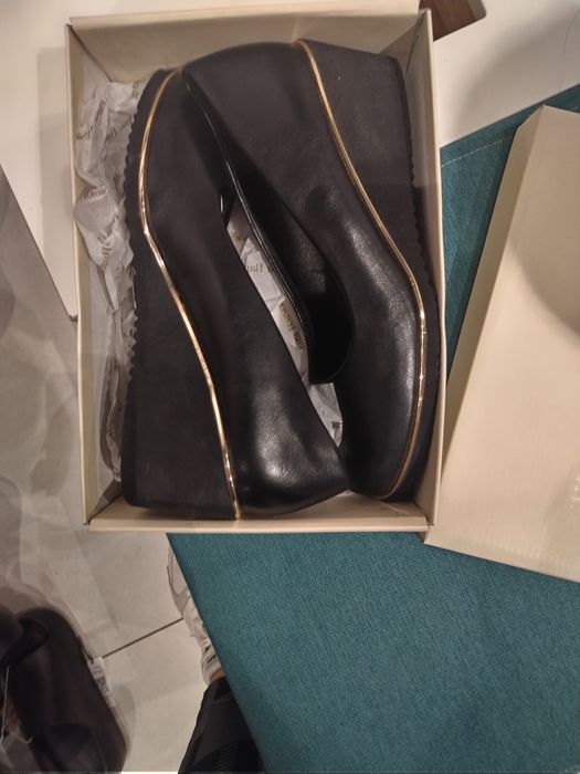 Обувки черни ССС