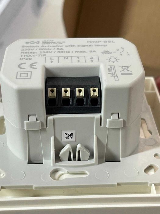 Priza inteligenta Homematic IP 152020A0 cu lampa de semnalizare, alb, montaj standard, consum 0,3W