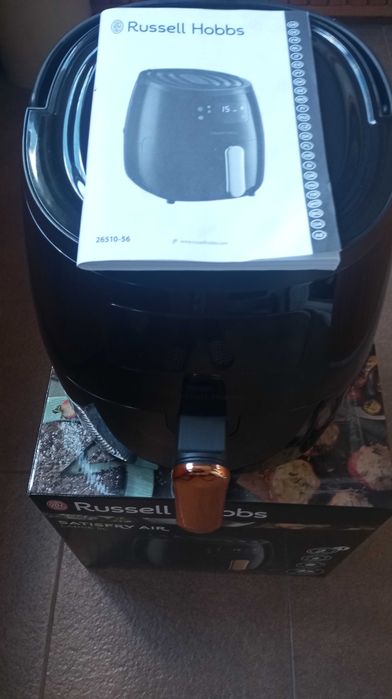 Нов 5L еърфрайер Russell Hobbs , модел 26510-56
