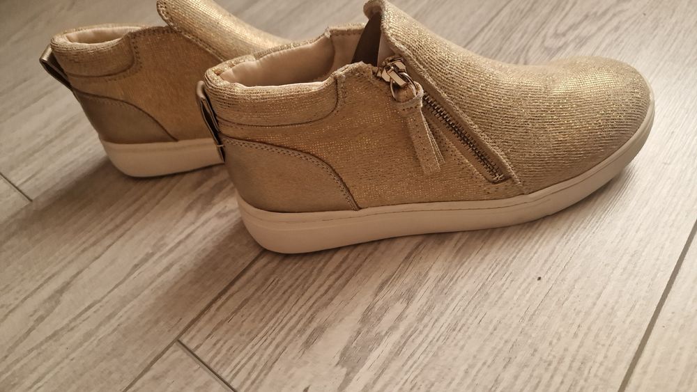 Продам ботинки кроссовки кеды