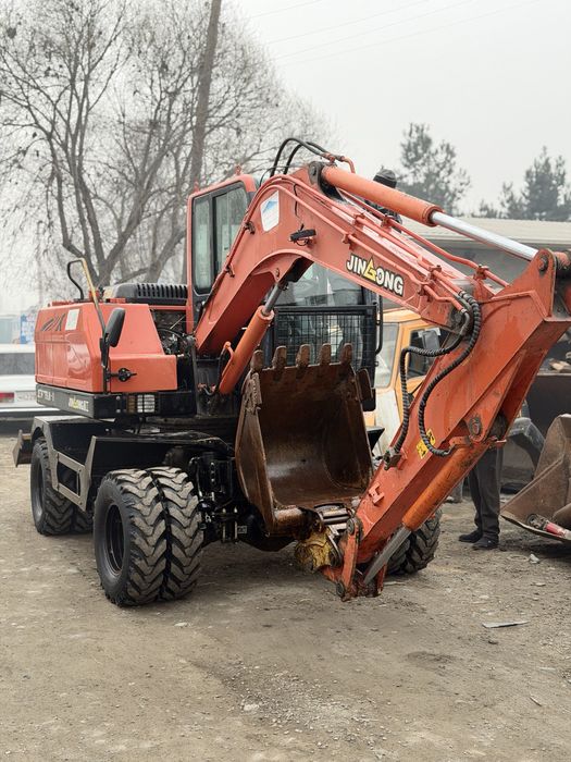 Mini ekskavator sotiladi