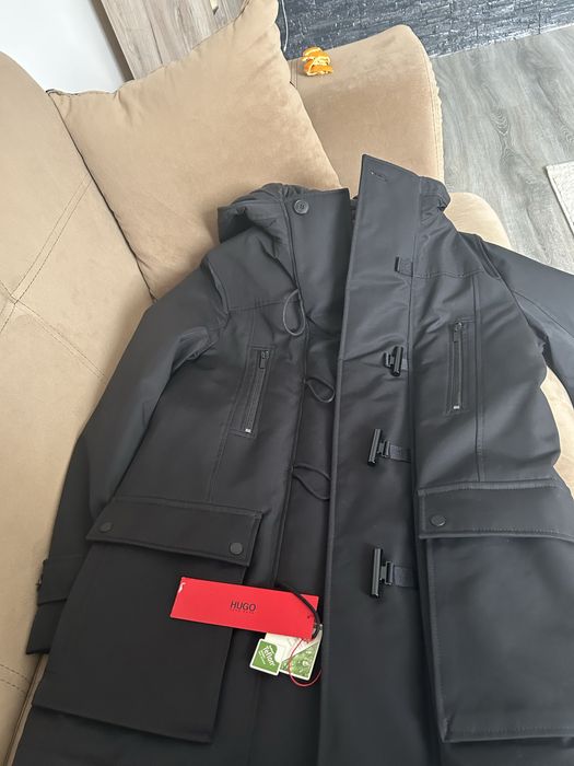 Geaca H u g o B o s s, noua ,marime 48 ,M