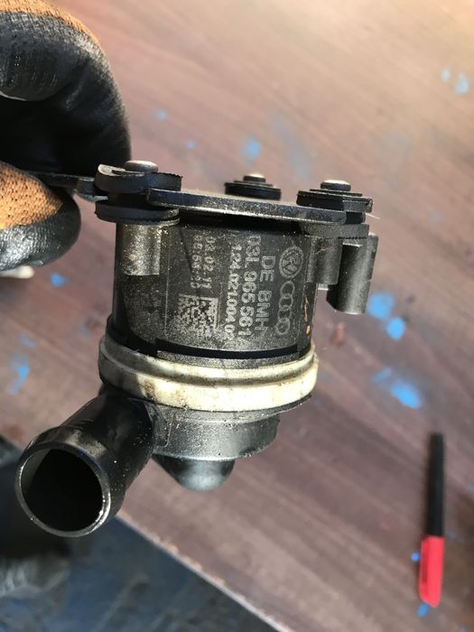 Pompa apa auxiliara audi a4 a5 a6 q5 2.0tdi passat golf cba caga caha