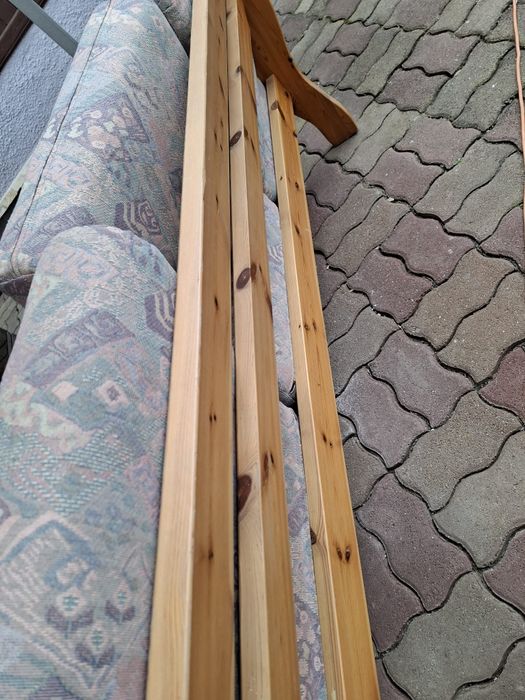 Vând set canapea și fotoliu din lemn masiv
