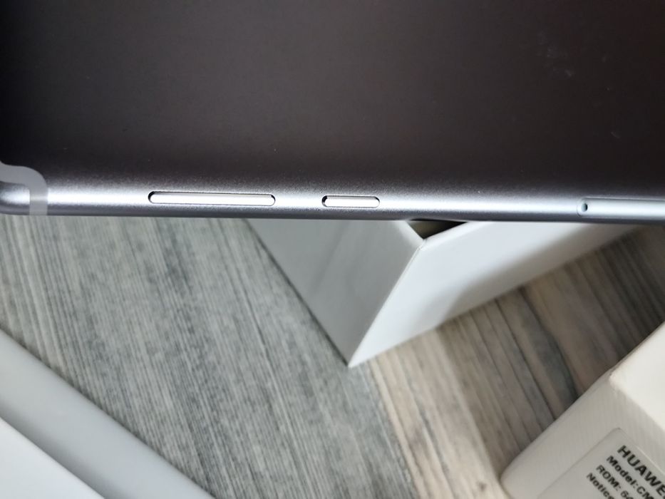Huawei MediaPad M5 10.8", 4GB RAM, 64GB Space Gray като нов