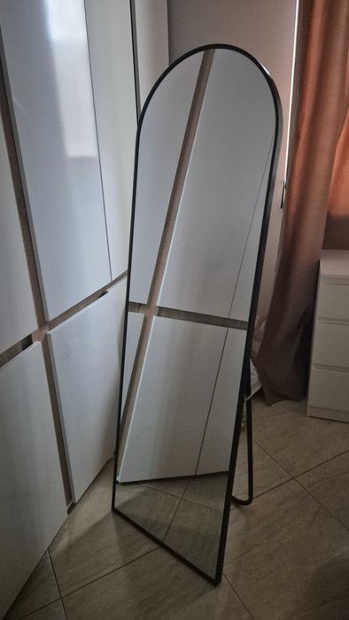 Голямо огледало със стойка
