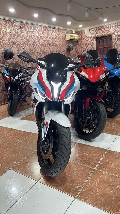 BMW 400 kupli injektr ABS tizimiga ega